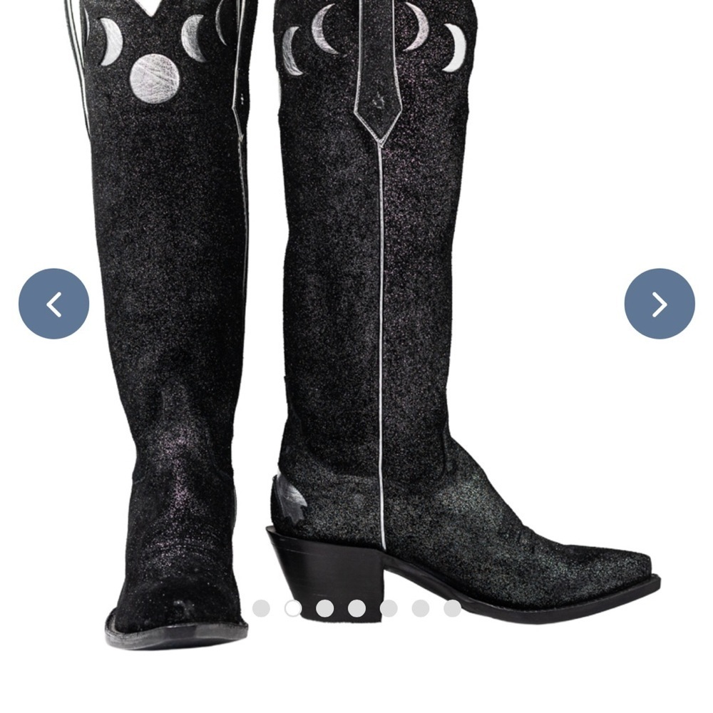 True grit books  Like new 💥💥